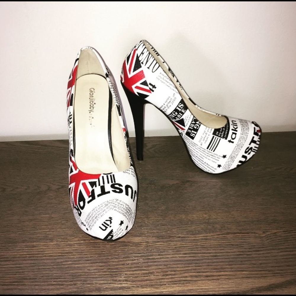 4.5 high heels. Size 8